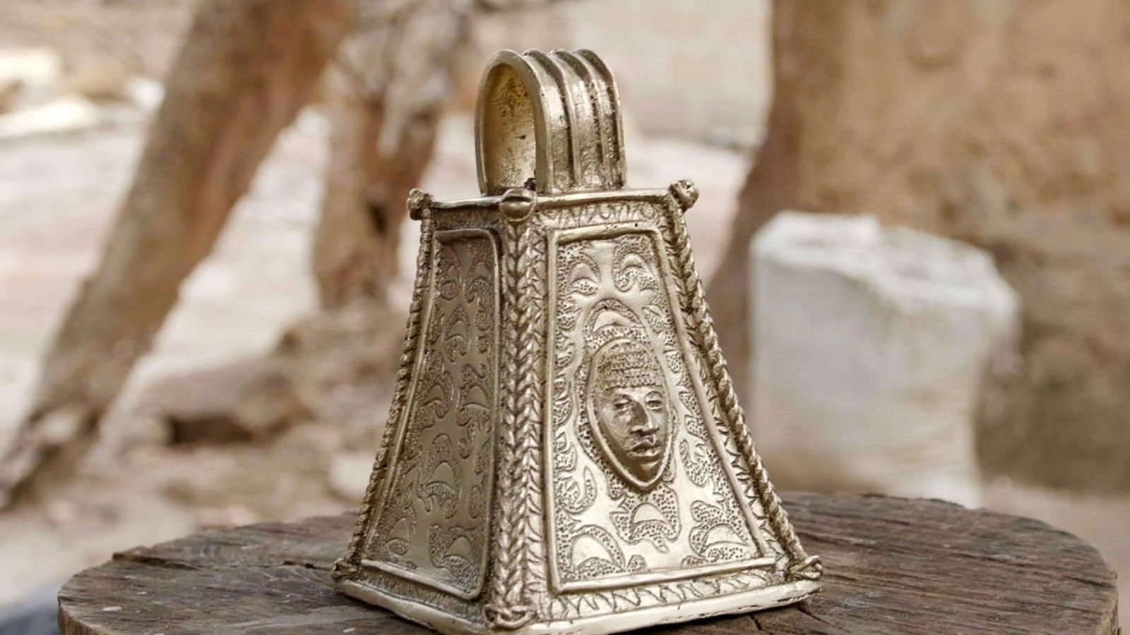 The bell is ready for the exhibition Benin Dues, which was on display at the Ethnographic Museum until early March.